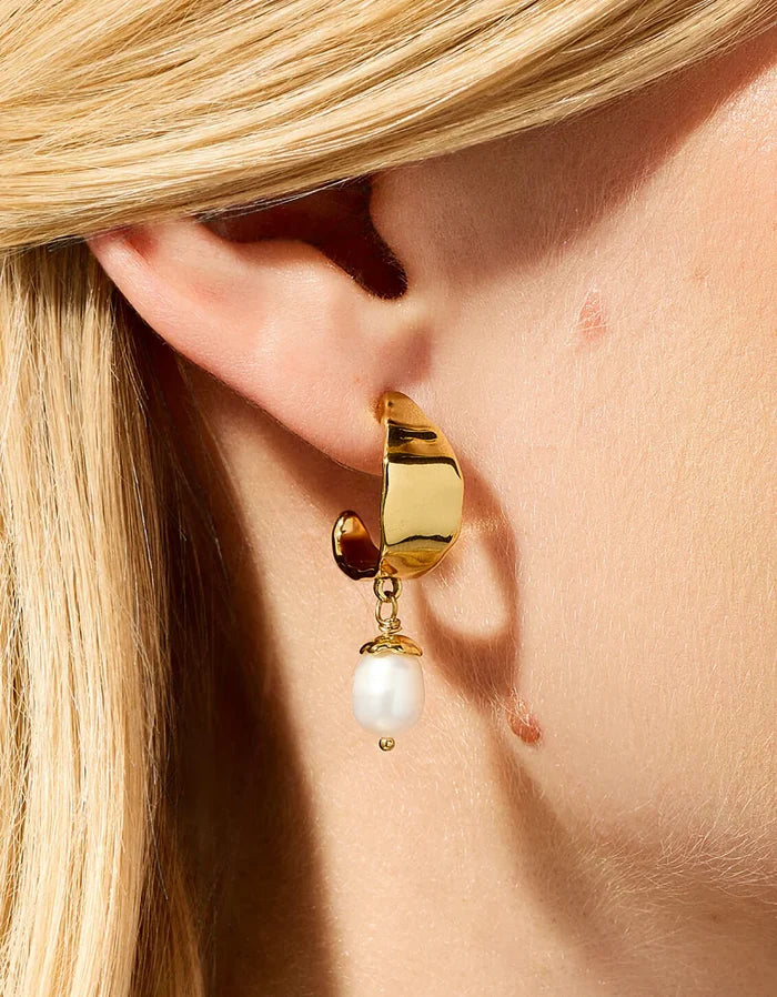Harbor Island Pearl Hoops - Madison's Niche
