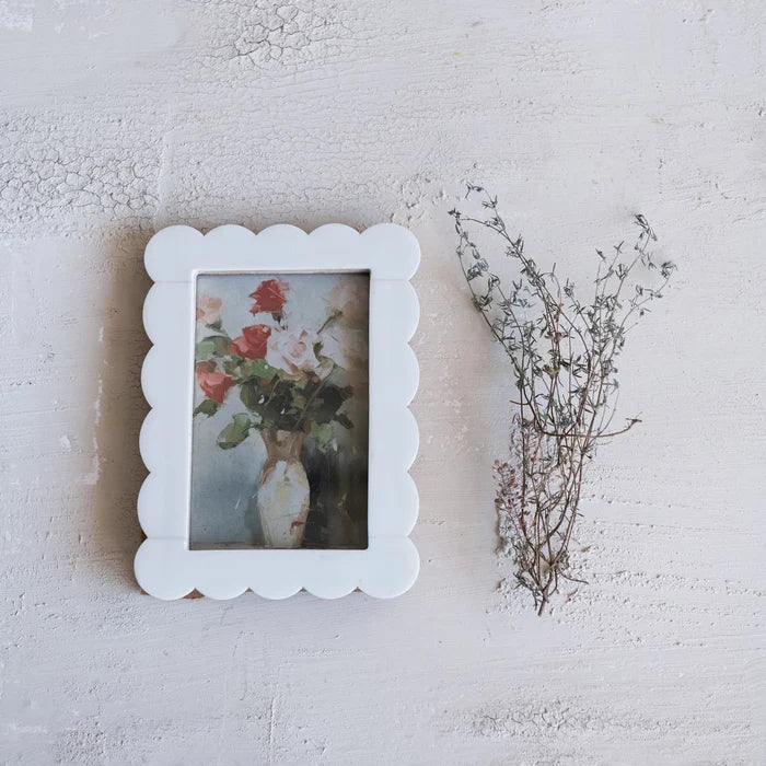 Scalloped Resin 4x6 Frame - Madison's Niche