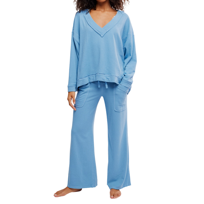Staycation Pullover in Blissful Blue - Madison's Niche