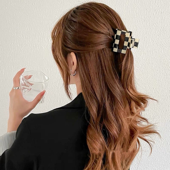 Model wearing a cube checkerboard hair claw, easy for workdays and special occasions.