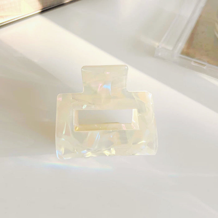 Front view of a white square hair claw clip, ideal for everyday outfits and office looks.