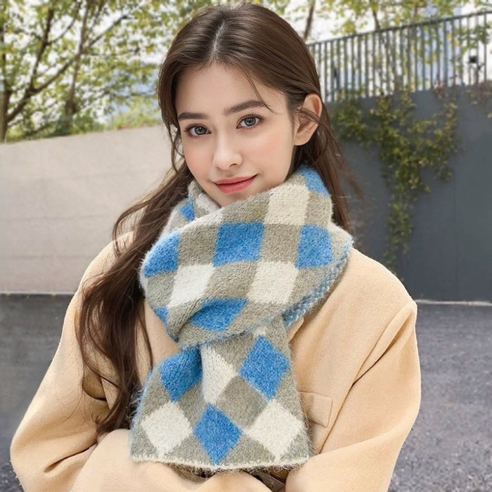Model wearing a wool scarf in beige and blue, easy for weekend styling and gifting.