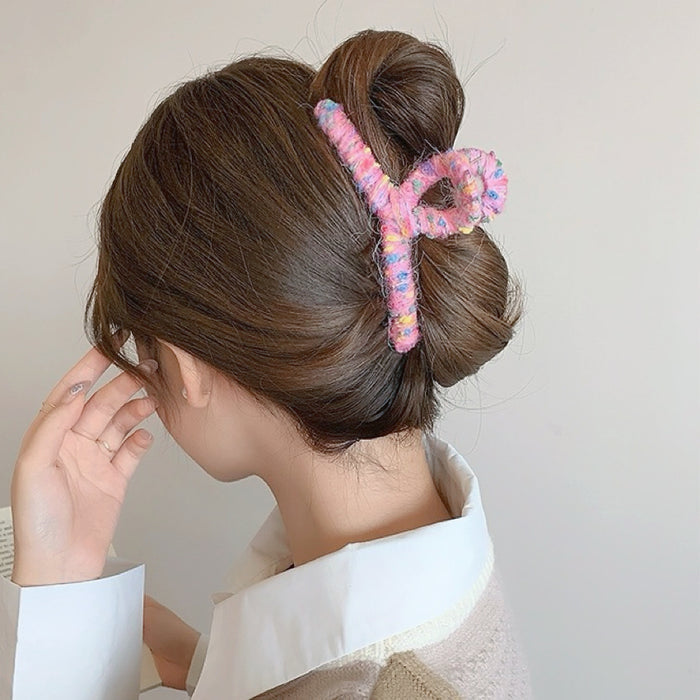 Model wearing  Colored Yarn Hair Claw  in pink, easy for workdays and special occasions.
