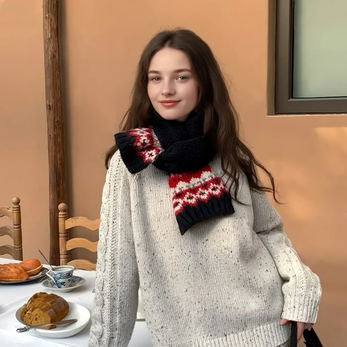 Model wearing a wool scarf in black, ideal for daily wear and travel.
