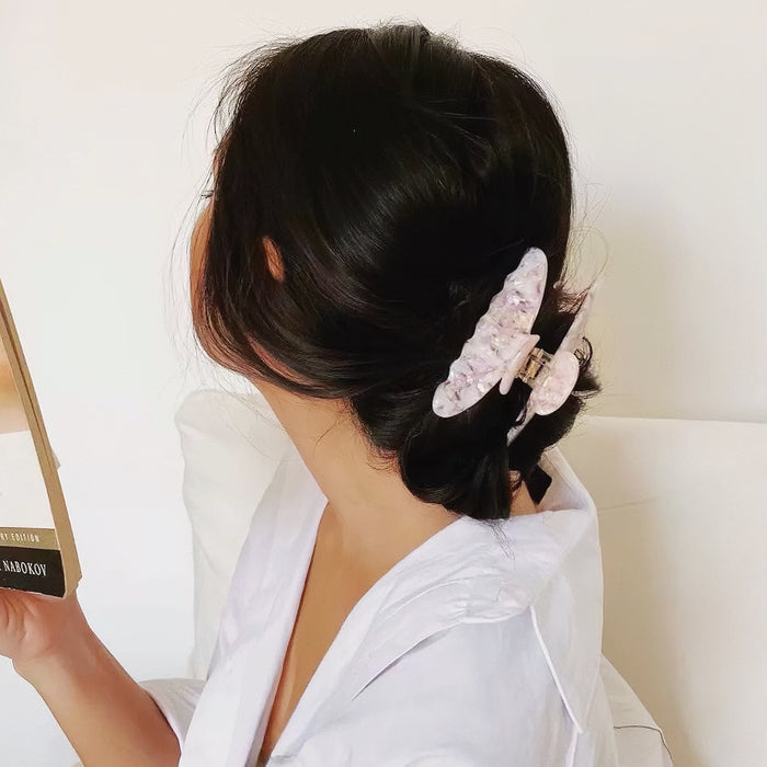 Model wearing Gentle Curve Hair Claw in rose shell, easy for workdays and special occasions.
