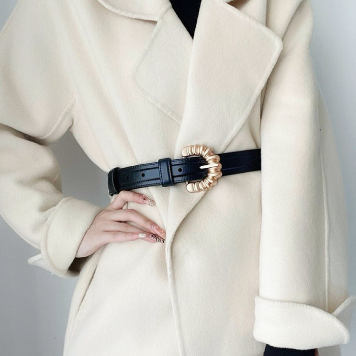 Model wearing the black belt with Gold Metal Shell Buckle, classic trendy for daily commuting