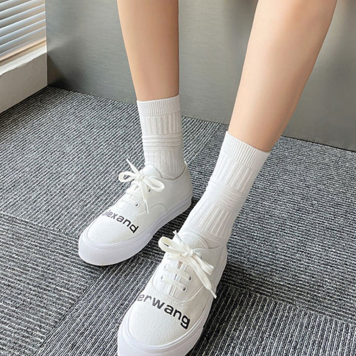 Model wearing a pair of white lantern socks, easy for travel days and daily comfort.