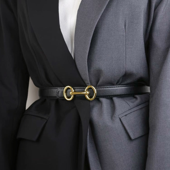 Model wearing the black linked loop belt for minimalist daily outfit.