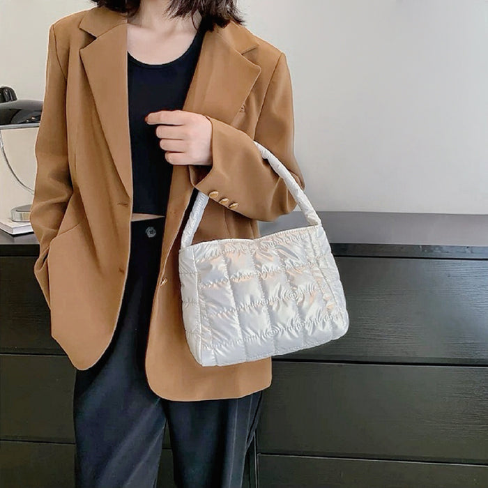 Model carrying a white polyester bag on the shoulder, ideal for city walks and gifting.