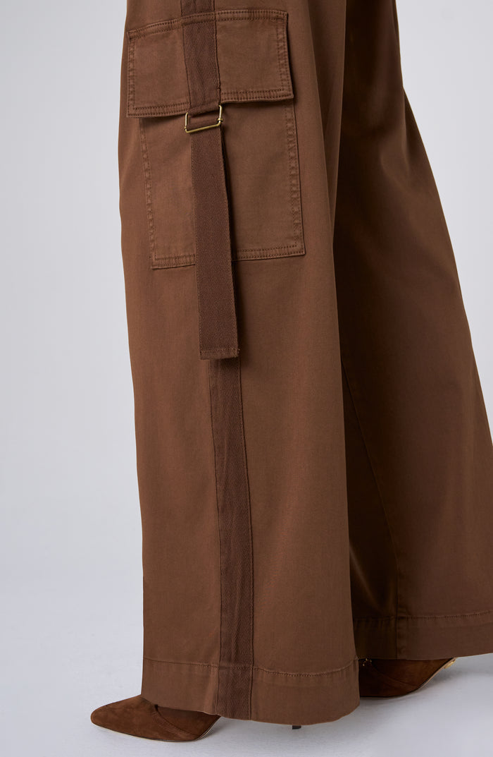 Mid Rise Cargo Wide Leg in Brown