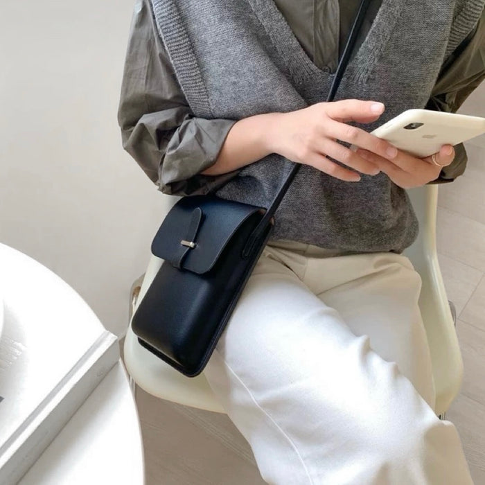 Model carrying a black bag as crossbody, great for daily carry and travel.