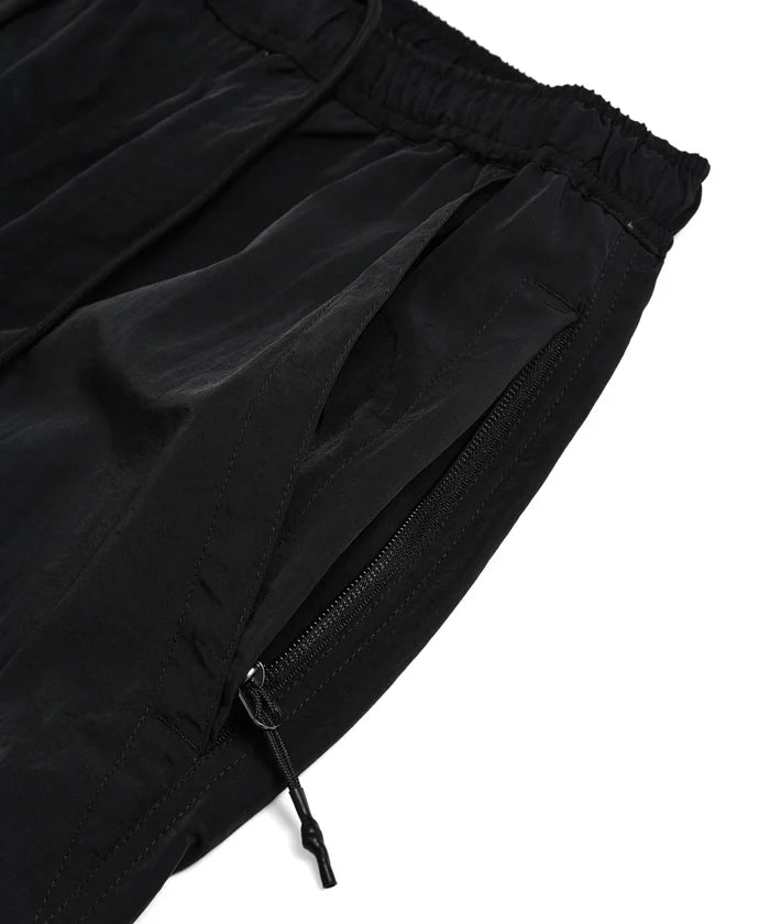 Non Down w Pocket Mountain Shorts- Black