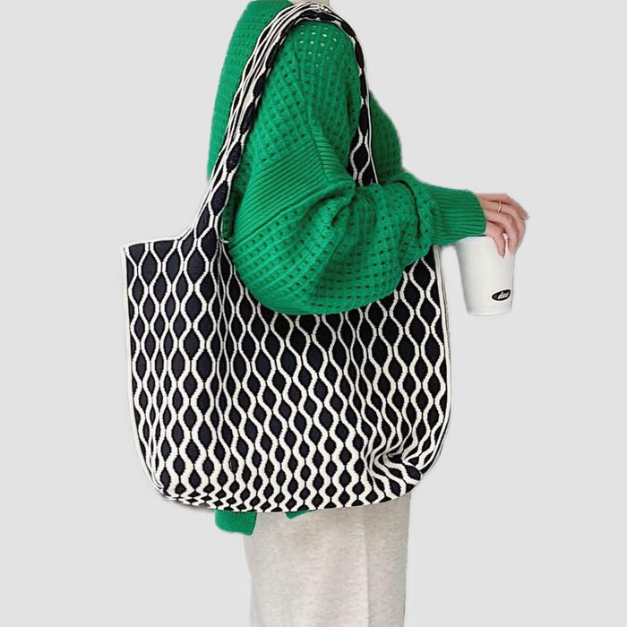 Model carrying a black Ripple Texture Tote Bag on shoulder, ideal for city walks and gifting.