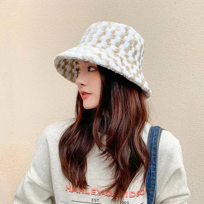 Model wearing Sherpa Checkered Bucket Hat in khaki, showcasing high-density fleece for maximum comfort.
