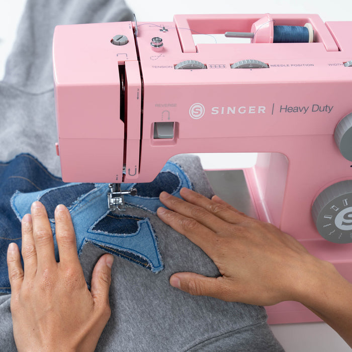 SINGER® Heavy Duty 4411 Pink Sewing Machine & Hard Case Bundle