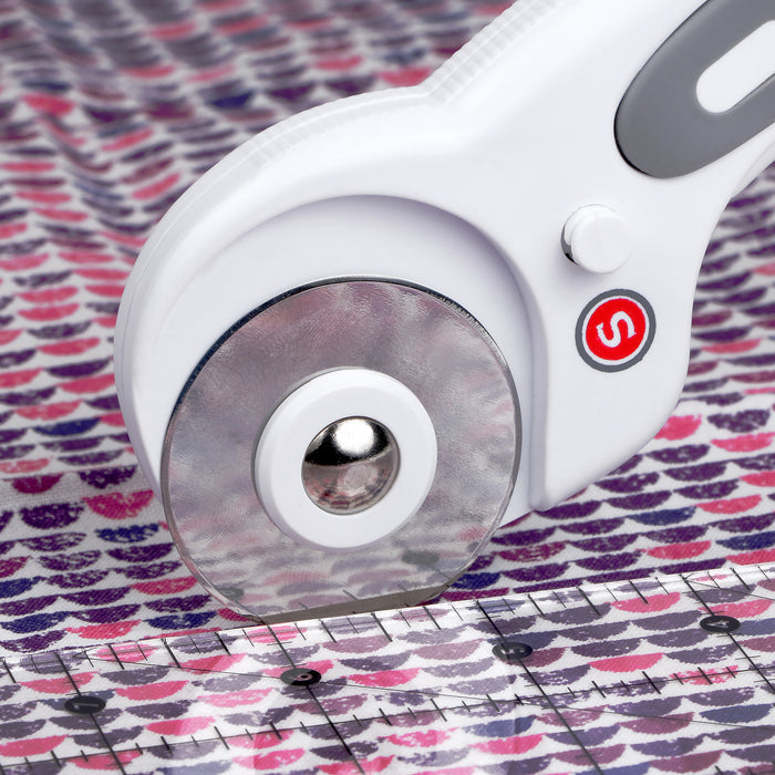 SINGER® Lock ‘n Roll Rotary Cutter