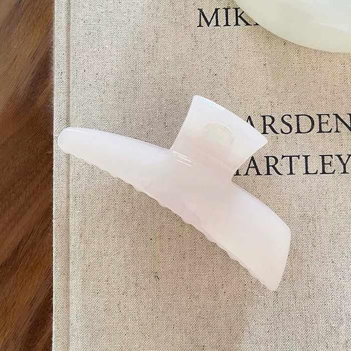 Front view of Sleek Curved Hair Claw in white, easy for workdays and special occasions.