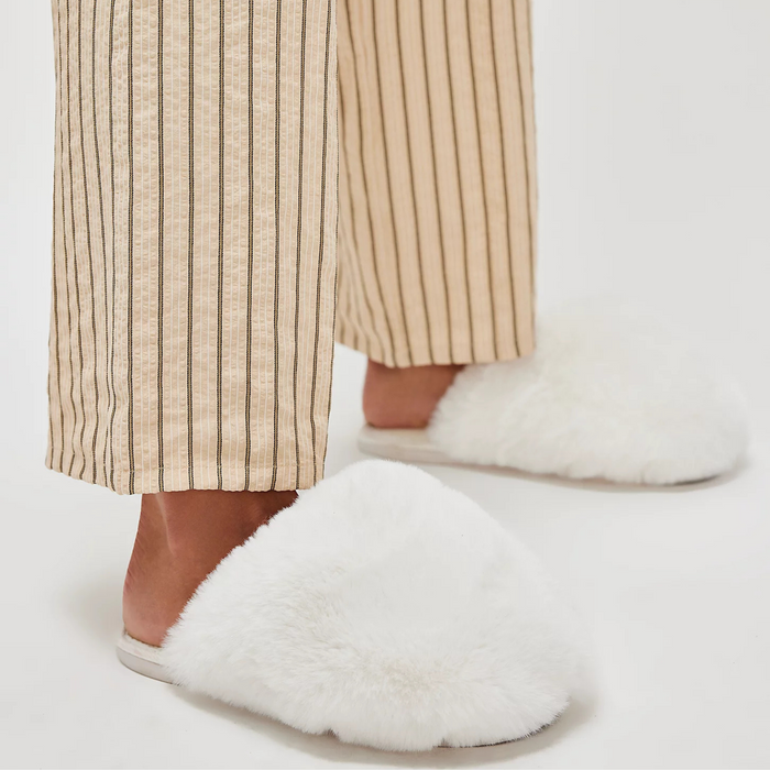 Snowball Slippers in Snow Faux Fur - Madison's Niche