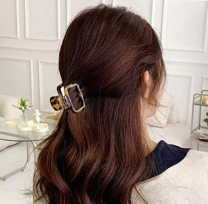 Back view of model with a dark leopard hair claw, strong grip ensures secure and elegant all-day wear.