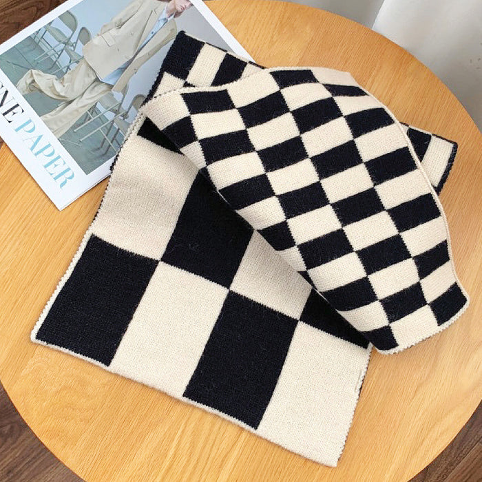 Close-up of Thick Checkered Wool Scarf in beige and black, ideal for everyday styling and weekend outings.
