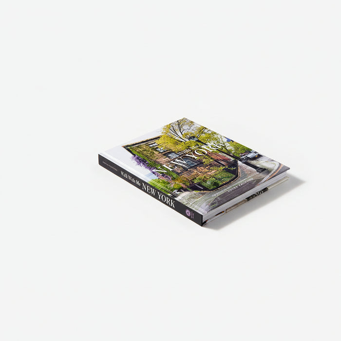 Book titled 'New York' with a scenic cover on a white background