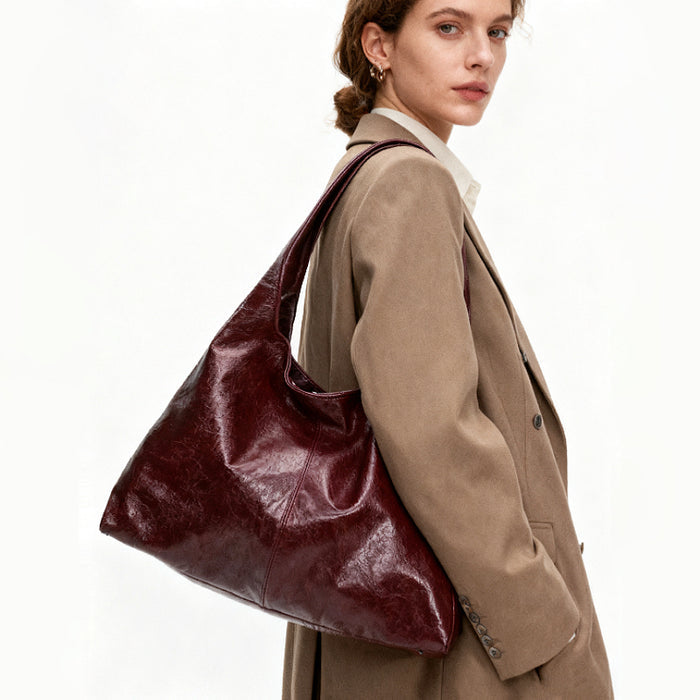 Model carrying the ancora red waxed leather bag for a chic look.